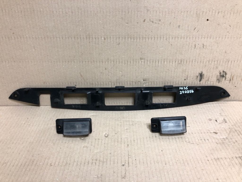 90817-1CA0A | Панель подсветки номера INFINITI FX/QX70 S51 08-17 - Фото 2