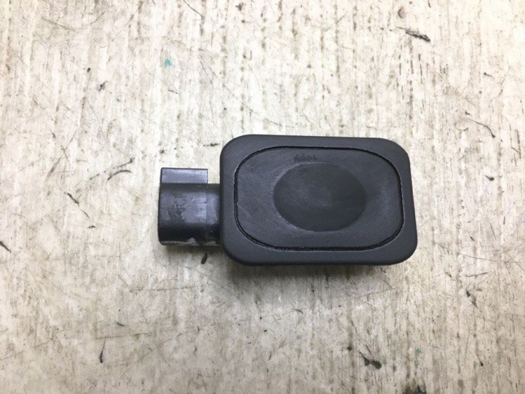 1L2Z-14018-AC | Кнопка открывания багажника наружная FORD FUSION 14-