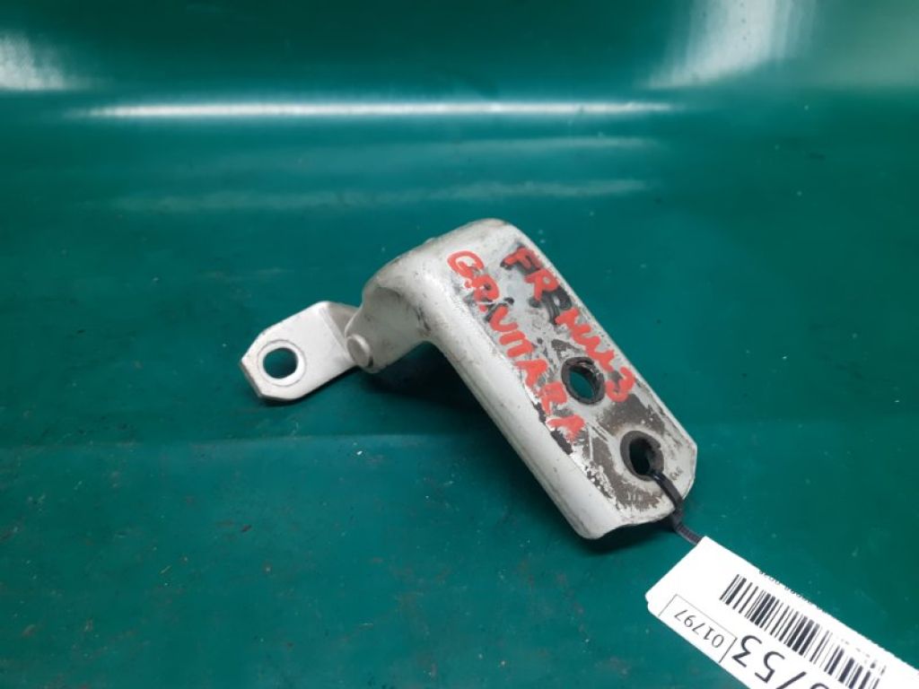 69320-65J00 | Петля двері нижня передн. прав. SUZUKI GRAND VITARA 05-15
