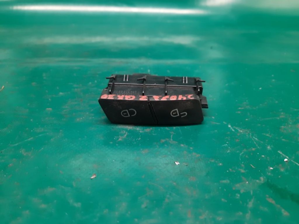 25210-5DA0A | Кнопка центрального замка передн. прав. INFINITI QX30 16-20