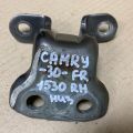 68730-AC010 | Петля двери нижняя передн. прав. TOYOTA CAMRY 30 02-06