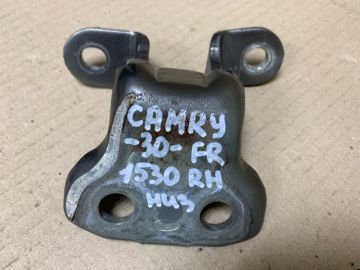 Петля двери нижняя передн. прав. TOYOTA CAMRY 30 02-06