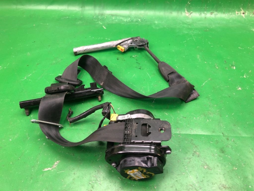 DM5Z-54611B08-DB | Ремінь безпеки передн. прав. FORD FOCUS 10-18