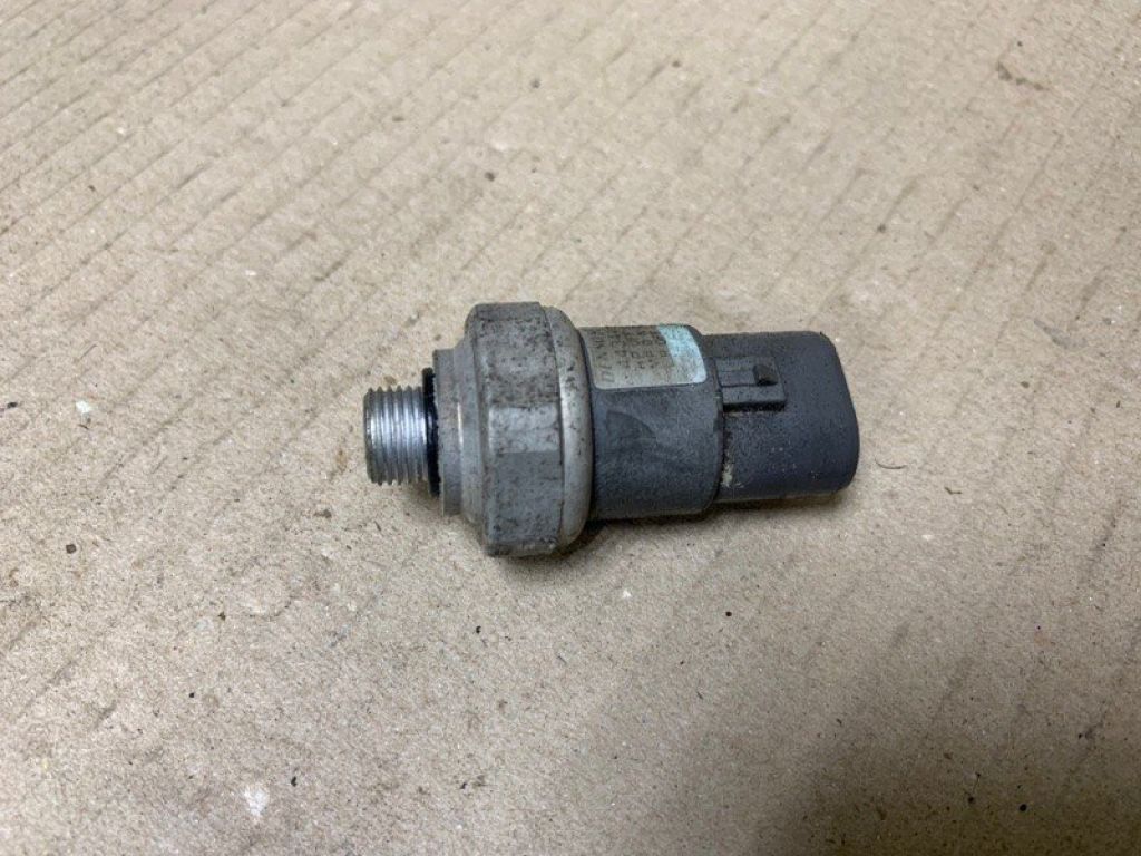 88645-08010 | Датчик давления кондиционера TOYOTA CAMRY 30 02-06