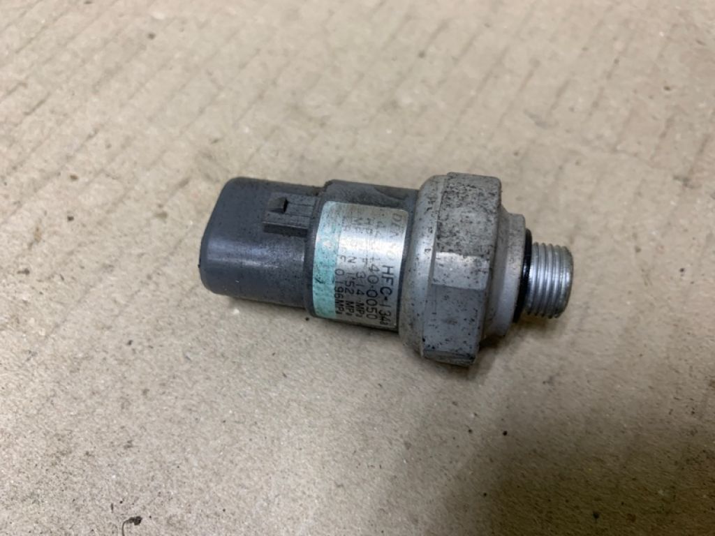 88645-08010 | Датчик давления кондиционера TOYOTA CAMRY 30 02-06 - Фото 2