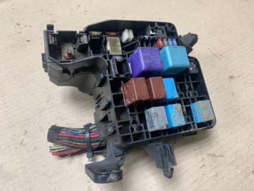 Блок предохранителей моторный отсек TOYOTA CAMRY 30 02-06