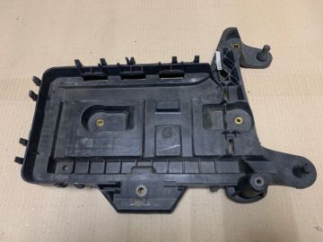 Полиця акумулятора VOLKSWAGEN JETTA USA 10-17