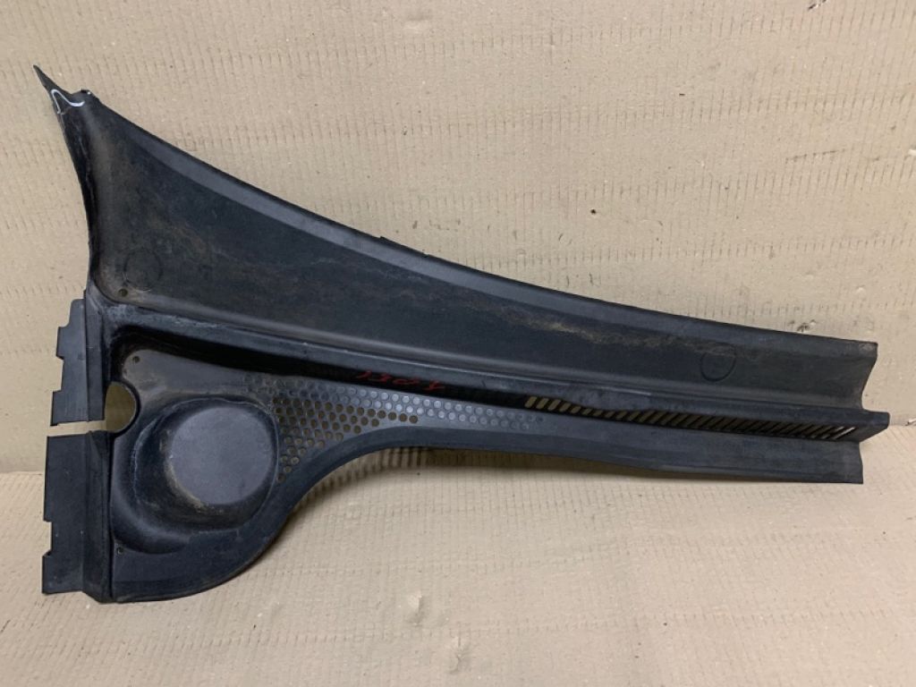 5C7 819 404 A | Пластик під лобове скло / Жабо прав. VOLKSWAGEN JETTA USA 10-17