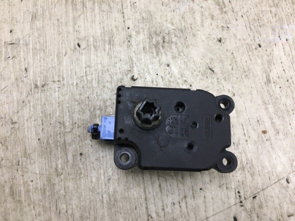 AV6Z-19E616-B | Моторчик заслінки пічки FORD ESCAPE 12-19 - Фото 2