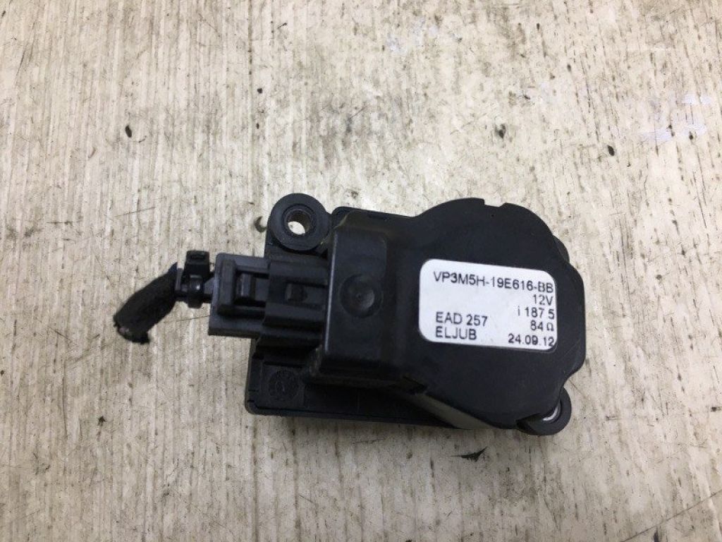 AV6Z-19E616-B | Моторчик заслінки пічки FORD ESCAPE 12-19