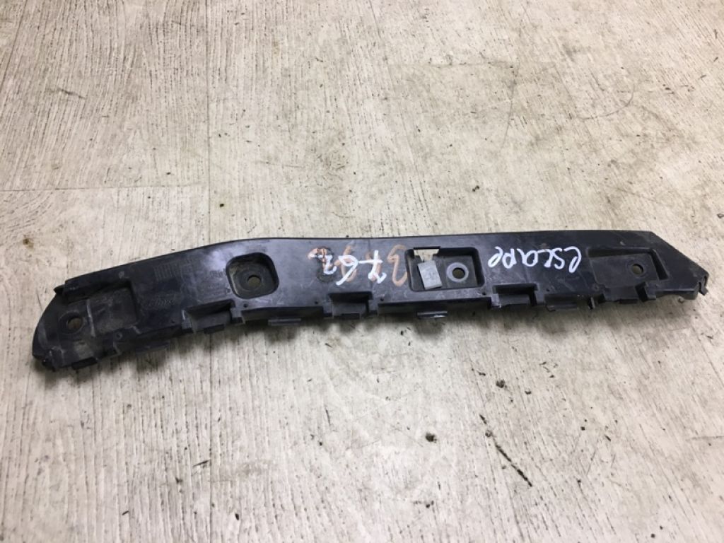 CJ5Z-17D942-D | Кронштейн заднього бампера прав. FORD ESCAPE 12-19