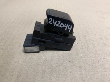 Кнопка склопідіймача задн. SUZUKI SX4 06-13