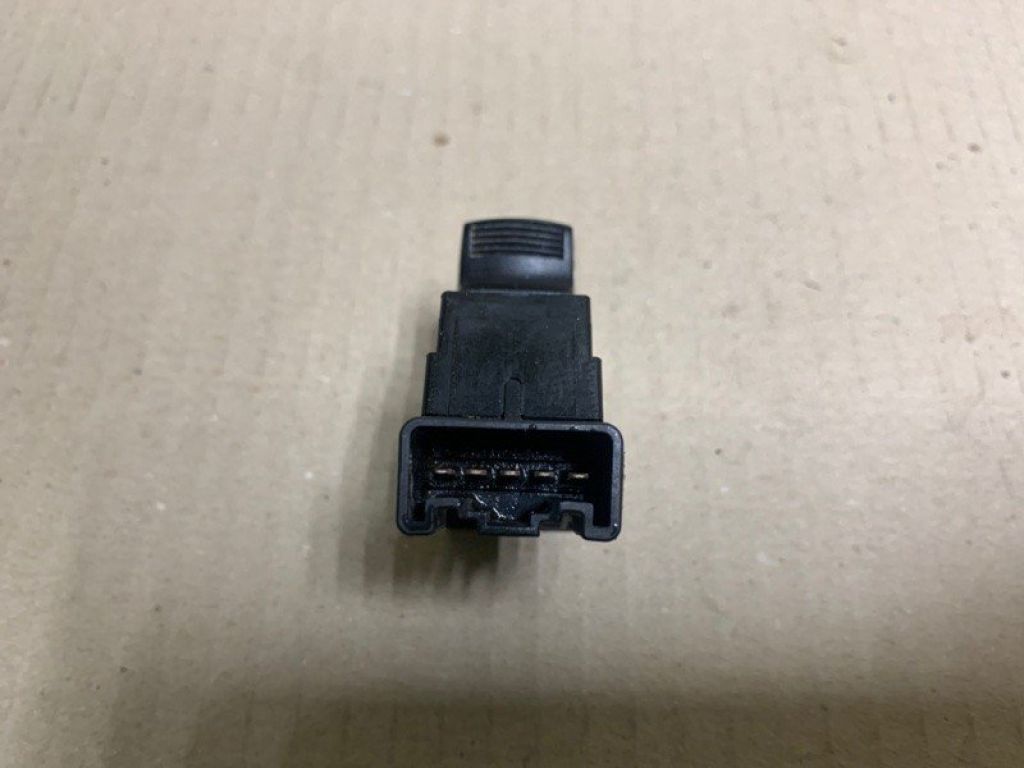 37995-62J00 | Кнопка склопідіймача задн. SUZUKI SX4 06-13 - Фото 4