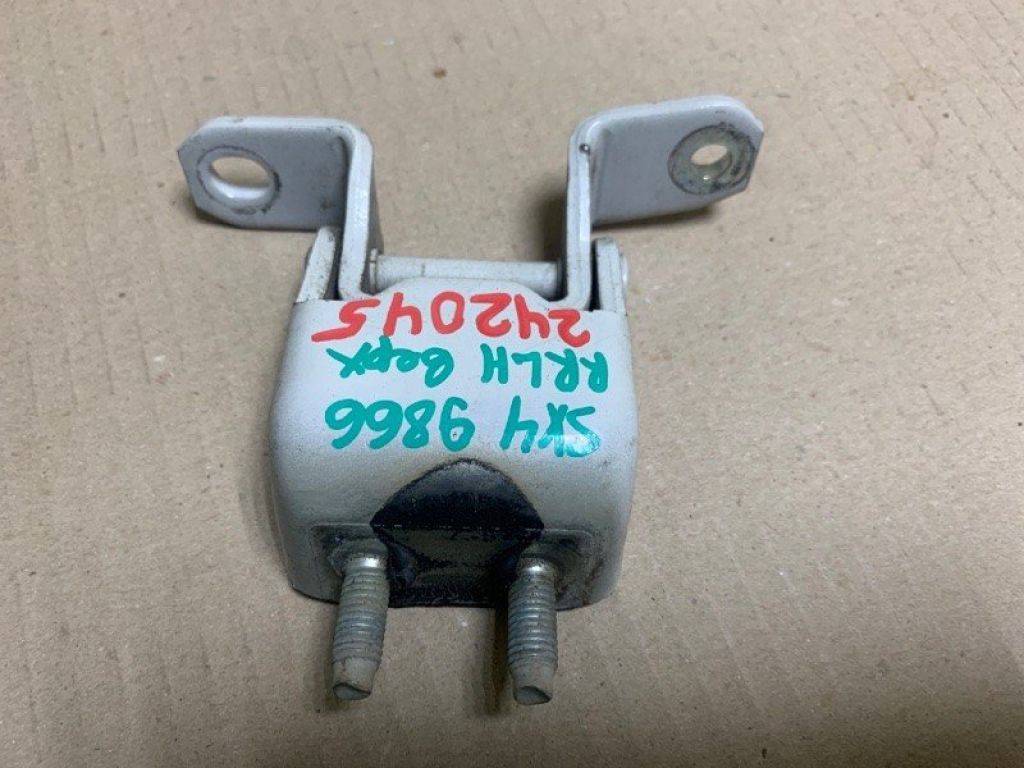 69420-63J00 | Петля двері верхня задн. лів. SUZUKI SX4 06-13 - Фото 2