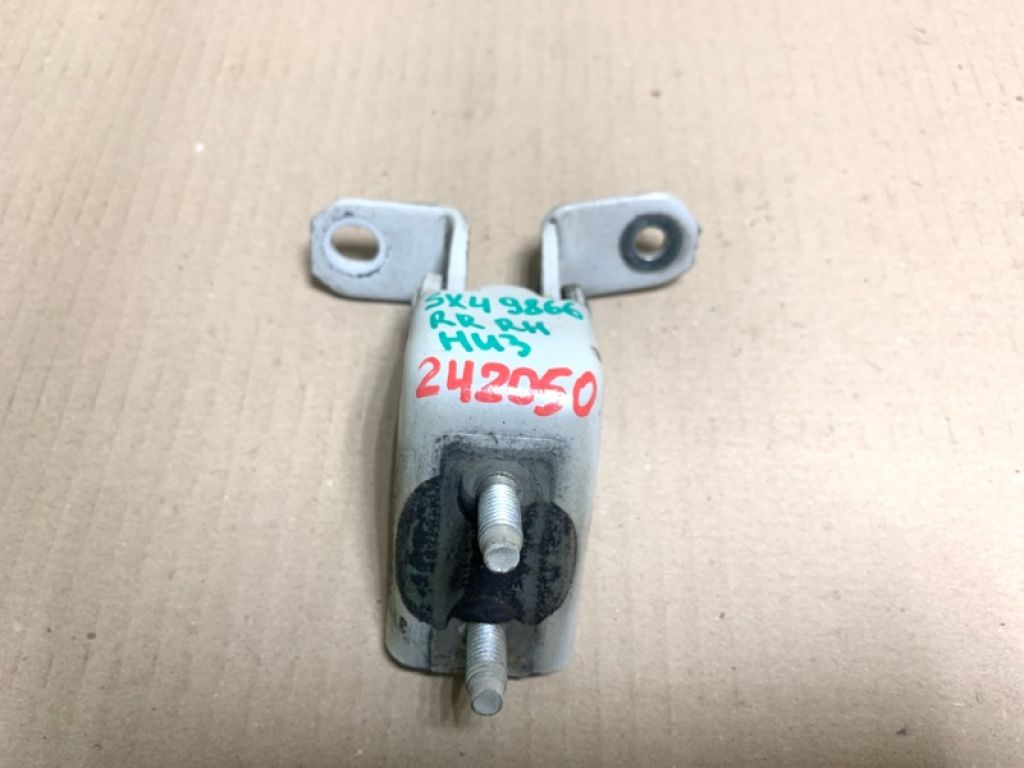 69430-63J00 | Петля двери нижняя задн. прав. SUZUKI SX4 06-13