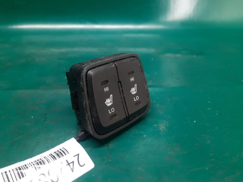 93710-3S2004X | Кнопка обігріву сидінь HYUNDAI SONATA YF 10-14 - Фото 3