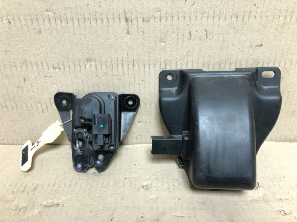 55113395AA | Замок крышки багажника CHRYSLER 300 04-10