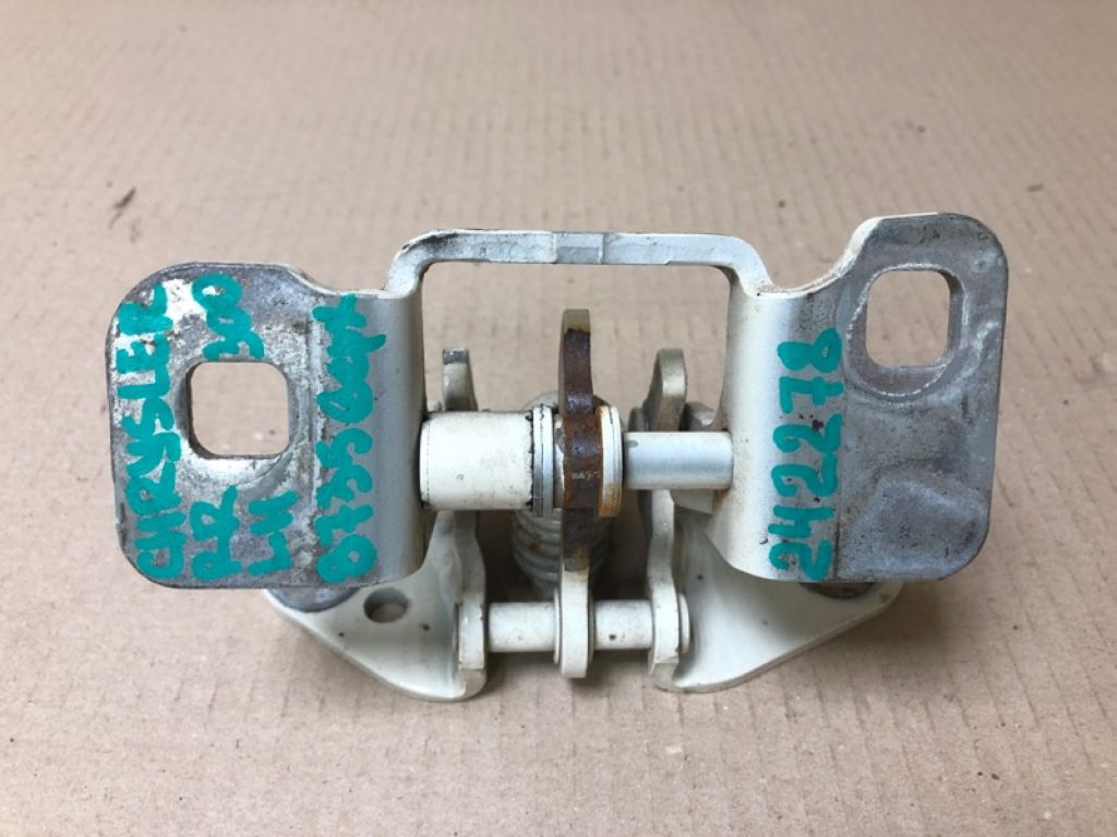 4575751AA | Петля двери верхняя задн. лев. CHRYSLER 300 04-10