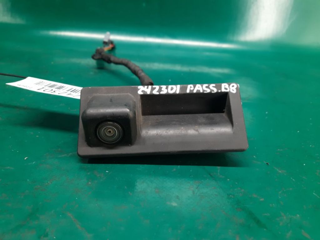 561 827 566 D | Камера заднього виду VOLKSWAGEN PASSAT B8 14-