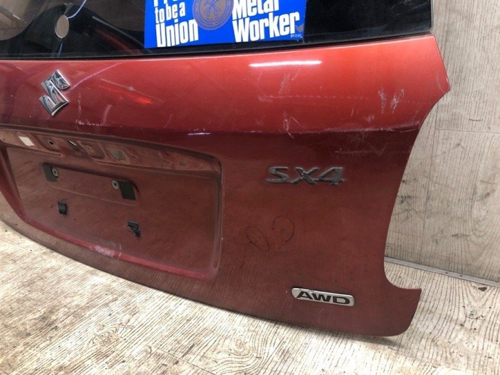 69100-81810 | Крышка багажника SUZUKI SX4 06-13 - Фото 2