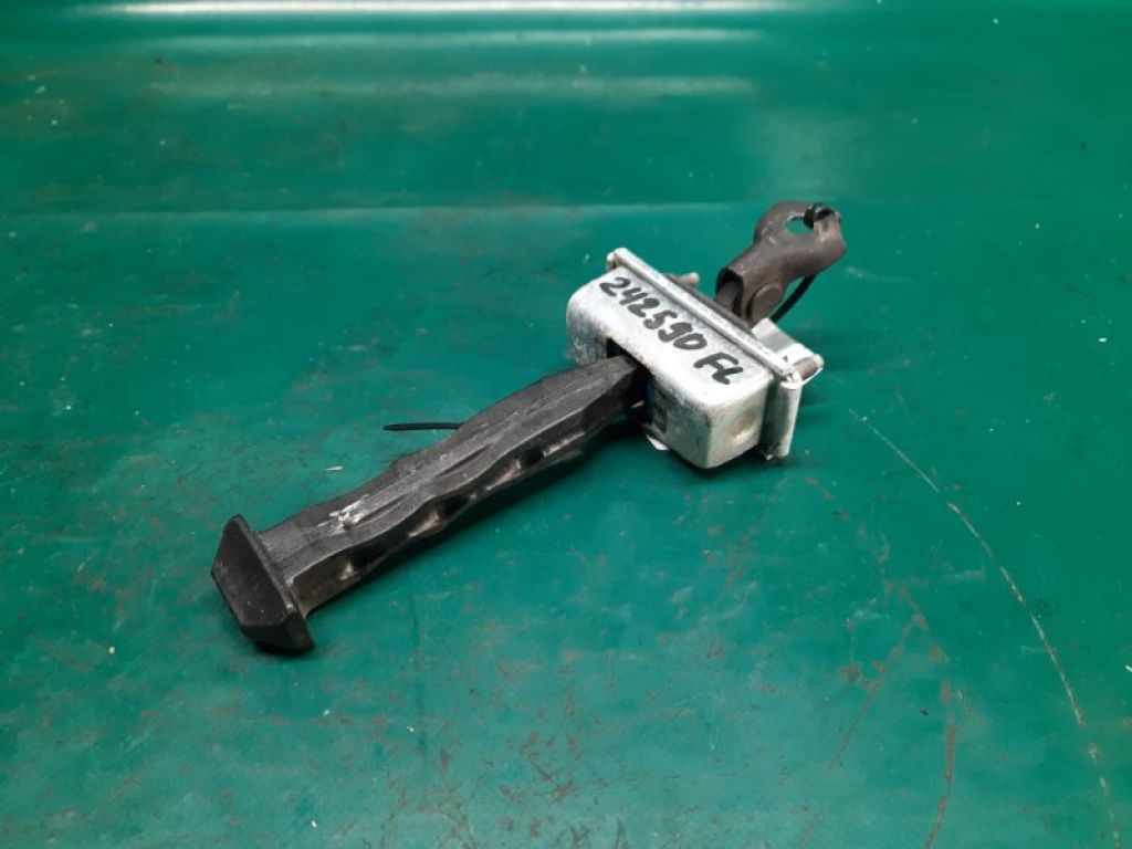CP9Z-5823500-A | Ограничитель двери передн. лев. FORD FOCUS 10-18