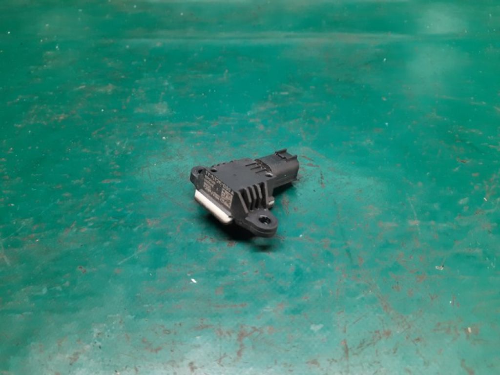 GN1Z-14B345-A | Датчик удара передн. лев. FORD FIESTA 08-17