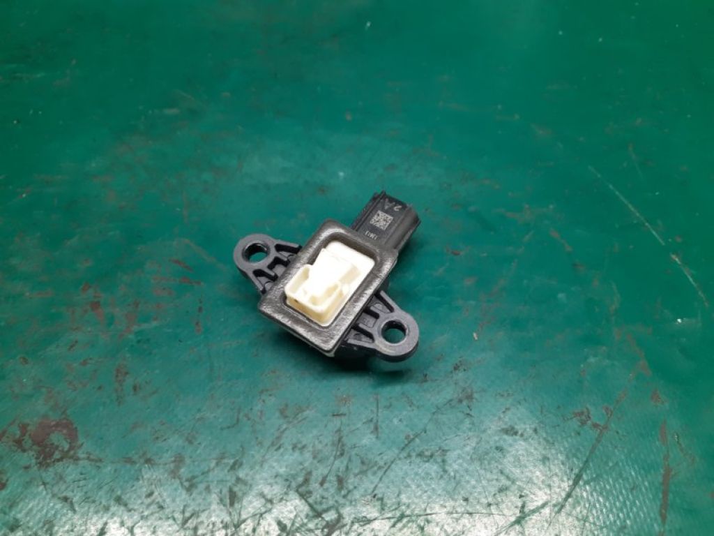 GN1Z-14B345-A | Датчик удара передн. лев. FORD FIESTA 08-17 - Фото 4