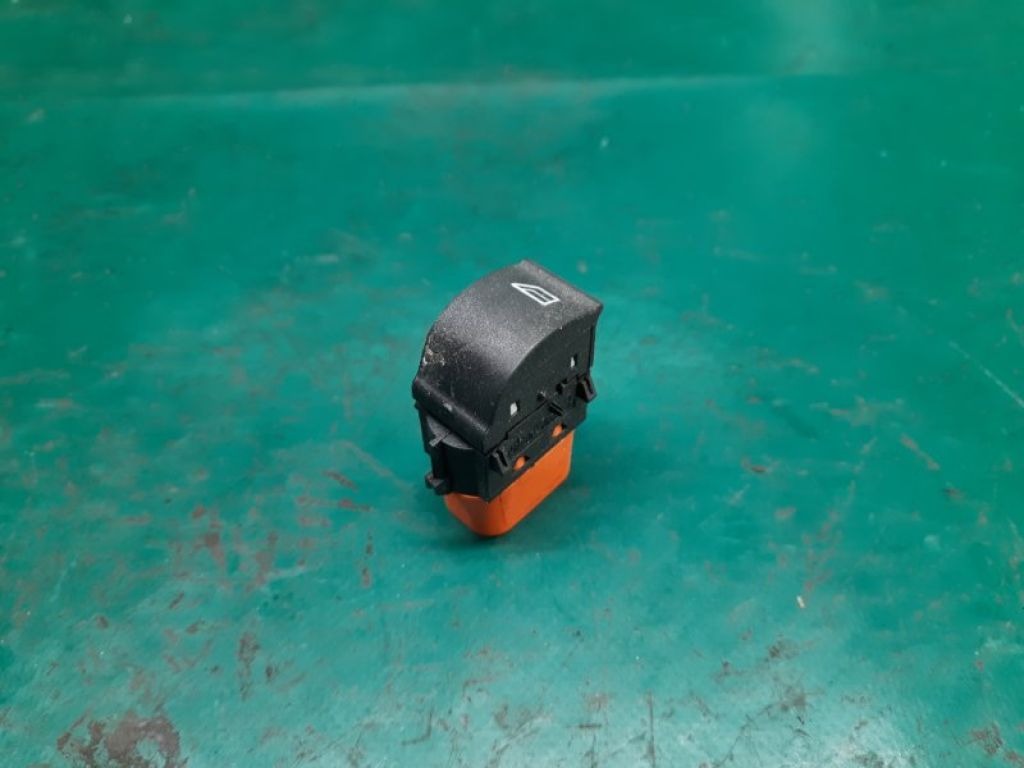 BM5Z-14529-A | Кнопка склопідіймача задн. прав. FORD FOCUS 10-18 - Фото 3