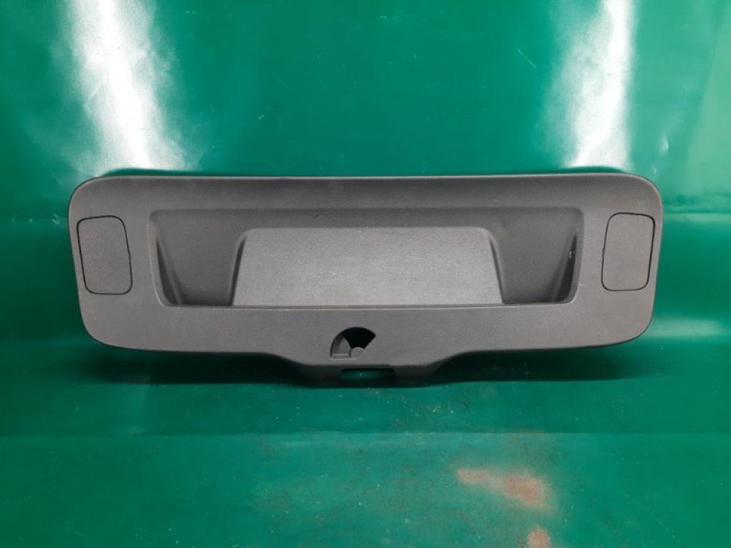 561 867 605 D | Обшивка крышки багажника VOLKSWAGEN PASSAT B8 14-