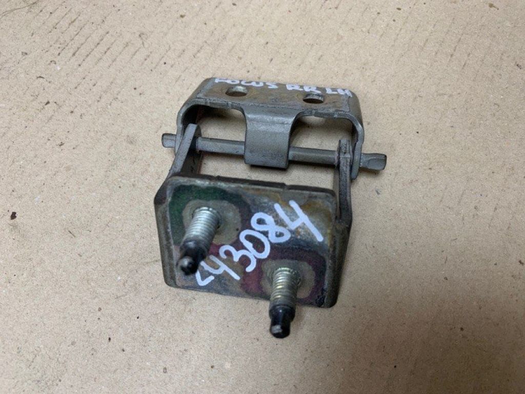 CP9Z-5842901-A | Петля кришки багажника лів. FORD FOCUS 10-18