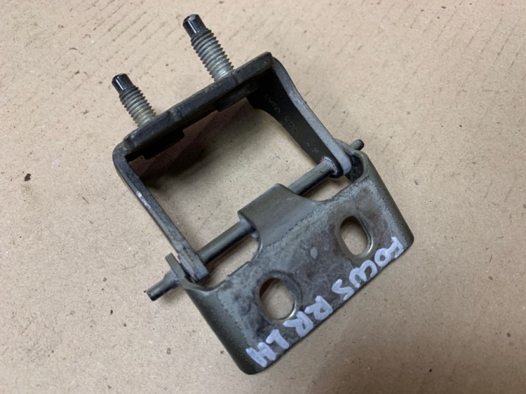 CP9Z-5842901-A | Петля кришки багажника лів. FORD FOCUS 10-18 - Фото 2