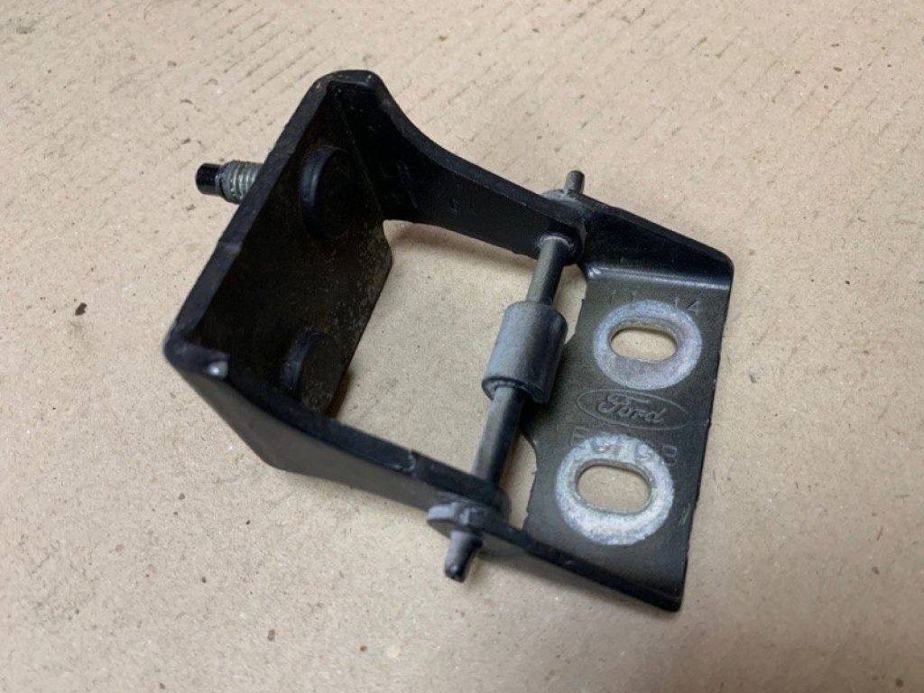 CP9Z-5842901-A | Петля кришки багажника лів. FORD FOCUS 10-18 - Фото 3