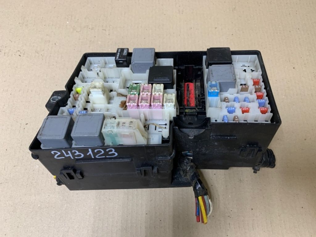 14A068 | Блок предохранителей моторный отсек FORD FOCUS 10-18 - Фото 2