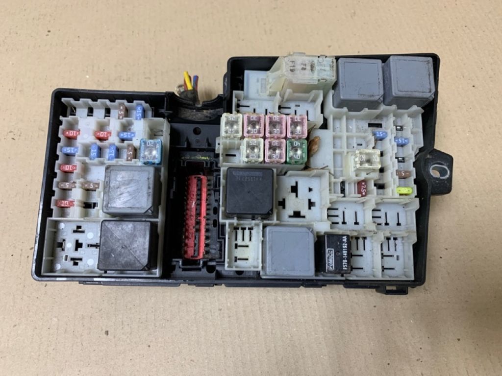 14A068 | Блок предохранителей моторный отсек FORD FOCUS 10-18