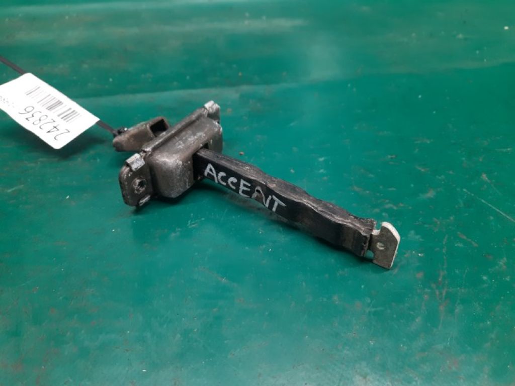 79390-1R000 | Обмежувач дверей передн. прав. HYUNDAI ACCENT RB 10-