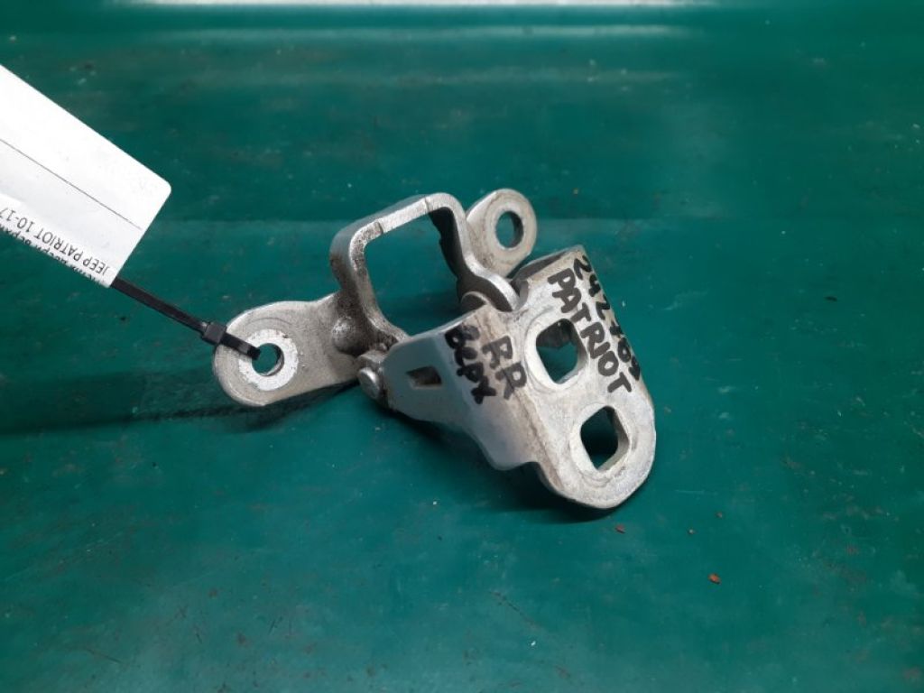 5074256AB | Петля двері верхня задн. прав. JEEP PATRIOT 10-17