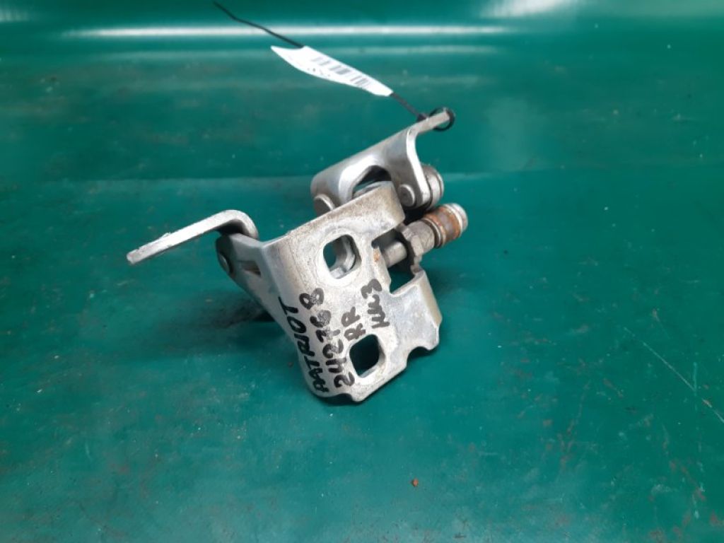 5115712AH | Петля двери нижняя задн. прав. JEEP PATRIOT 10-17