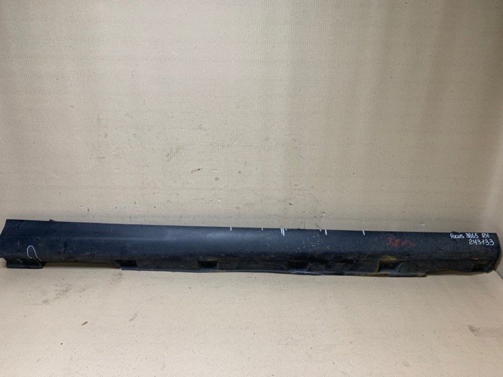 CP9Z-5810176-B | Накладка порогу зовнішня прав. FORD FOCUS 10-18