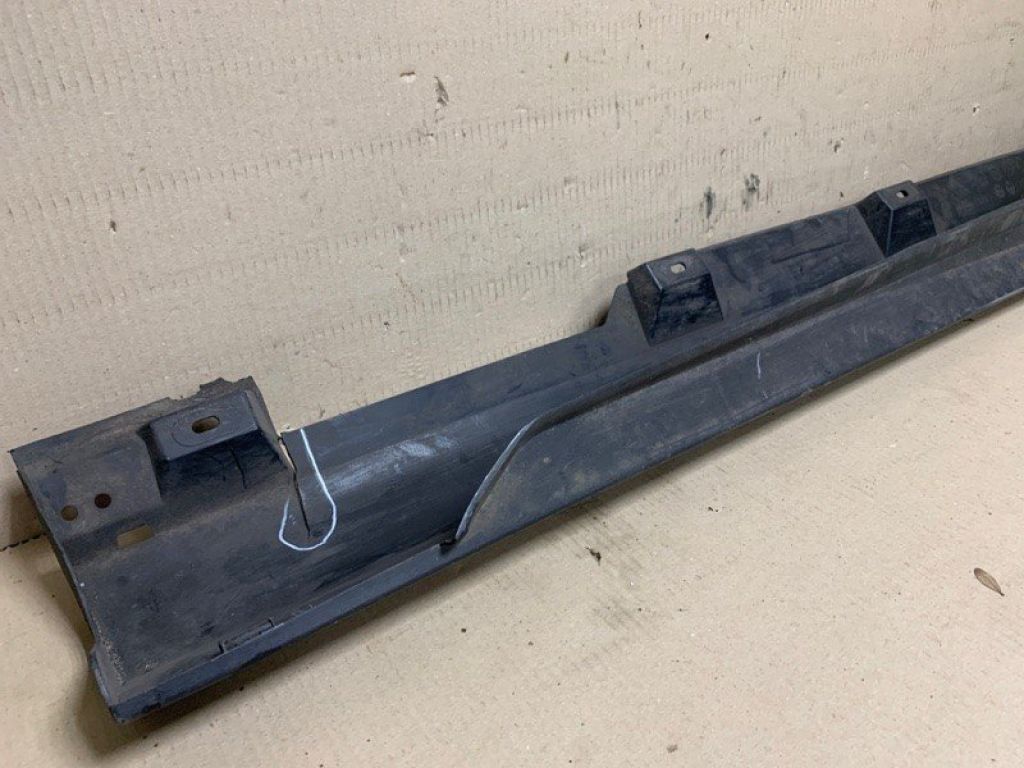 CP9Z-5810176-B | Накладка порогу зовнішня прав. FORD FOCUS 10-18 - Фото 12