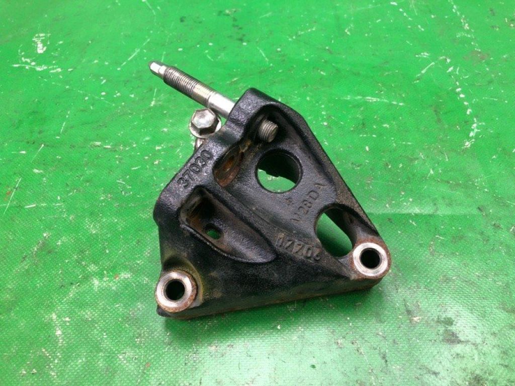 12315-37030 | Кронштейн двигуна TOYOTA RAV4 13-19