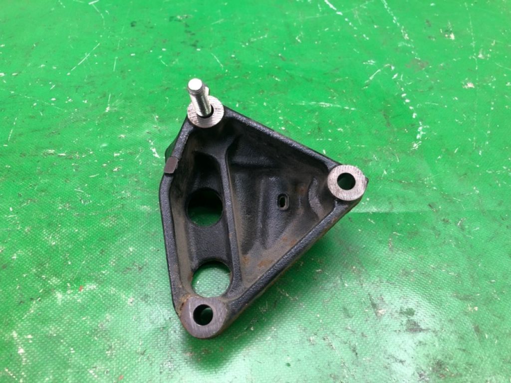 12315-37030 | Кронштейн двигуна TOYOTA RAV4 13-19 - Фото 2