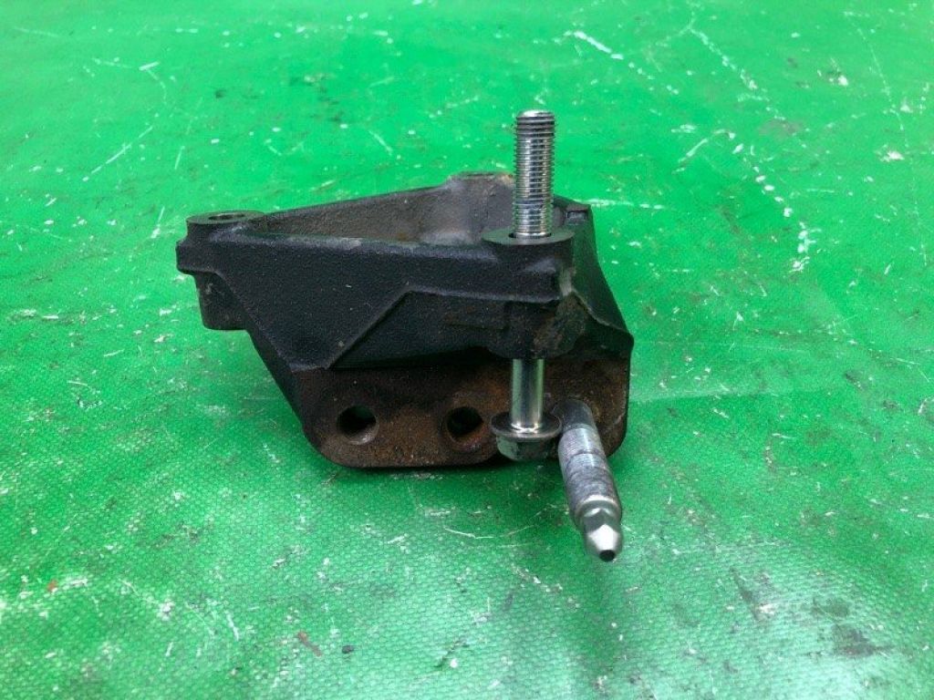 12315-37030 | Кронштейн двигуна TOYOTA RAV4 13-19 - Фото 3