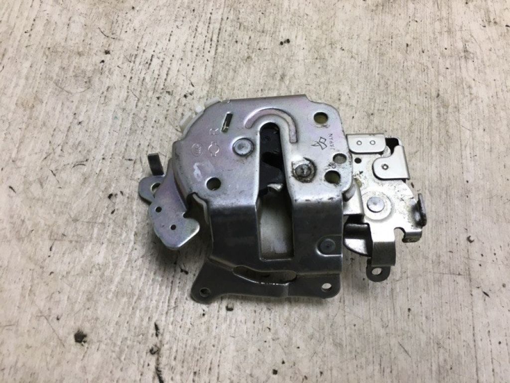 82500-9SG0A | Замок двери боковой передн. прав. NISSAN NV200 USA 13-