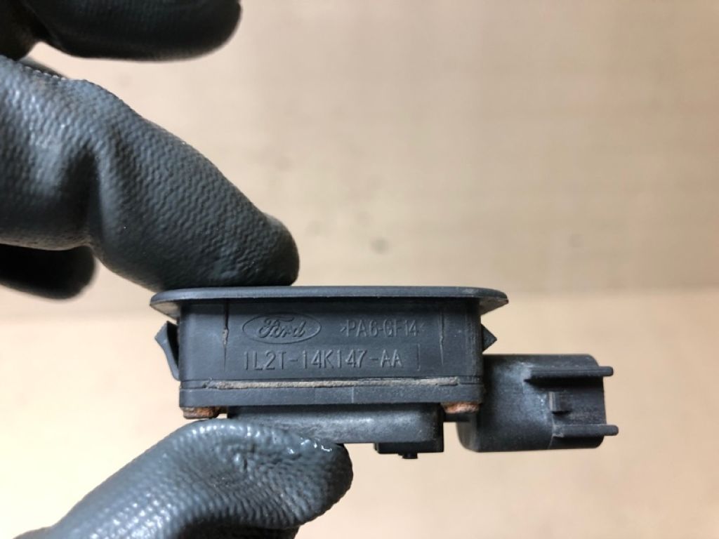 1L2Z-14018-AC | Кнопка открывания багажника наружная FORD FUSION 14- - Фото 3