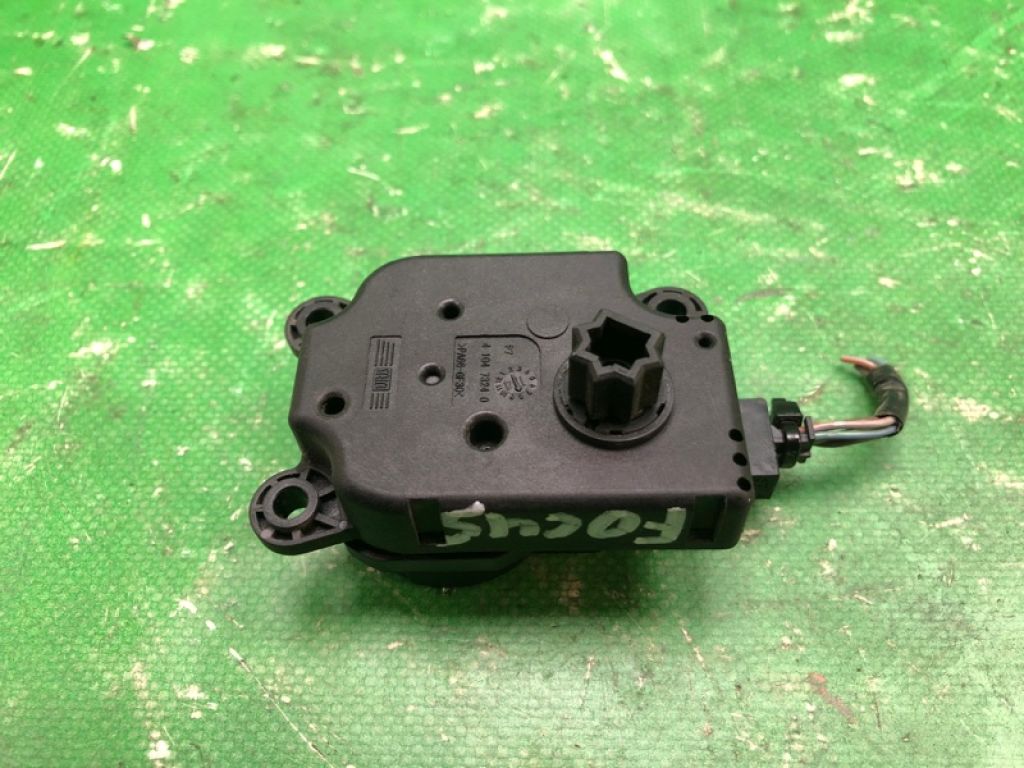 AV6Z-19E616-A | Моторчик заслінки пічки FORD FOCUS 10-18 - Фото 3