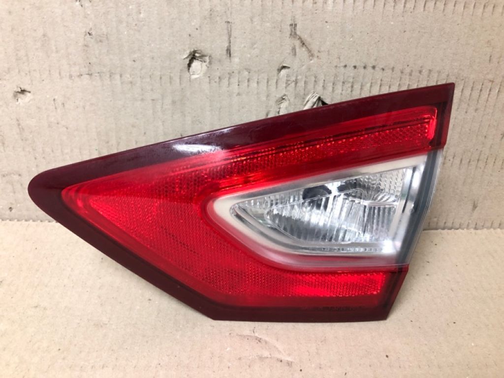 DS7Z-13404-A | Ліхтар внутрішній задн. прав. FORD FUSION 14-