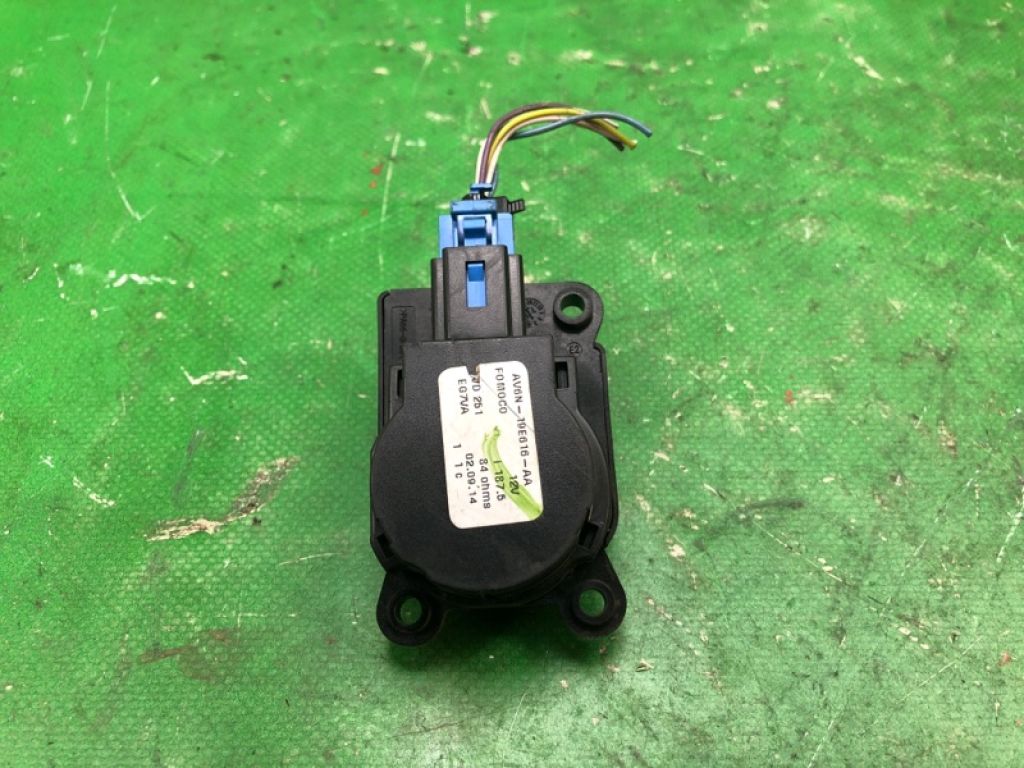 AV6Z-19E616-A | Моторчик заслонки печки FORD FOCUS 10-18