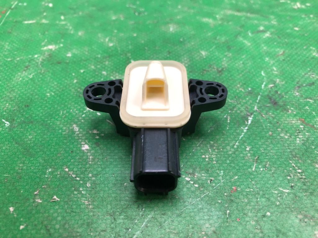 CP9Z-14B345-A | Датчик удара FORD FOCUS 10-18 - Фото 3
