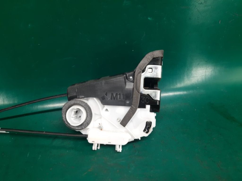 69050-52250 | Замок двері задн. прав. TOYOTA PRIUS 16-