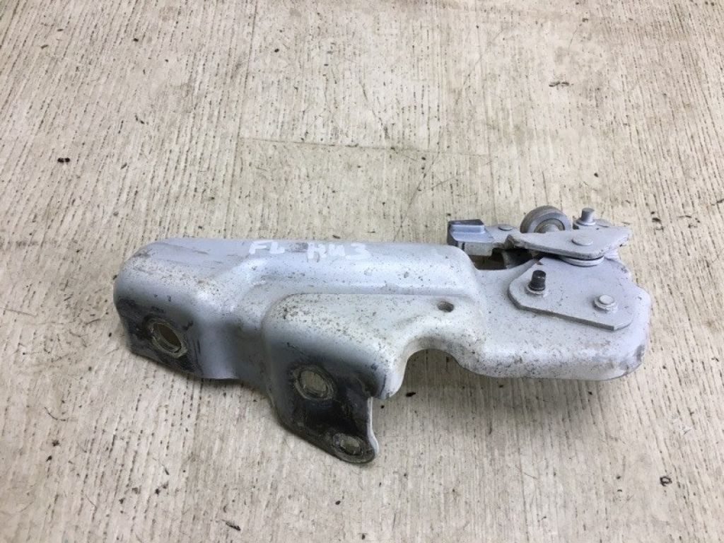 82421-JX00B | Ролик сдвижной двери нижний лев. NISSAN NV200 USA 13-